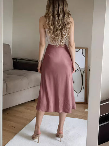 Satijnen rok met hoge split