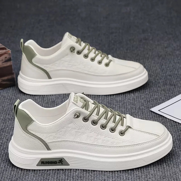 Sneakers met kunstleer en verhoogde rubberen zool