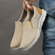 Ademende canvas loafers in de kleur Khaki voor heren in Smart-casual stijl ideaal voor de herfst.