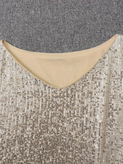 Glanzende mini-jurk met one-shoulder design, gemaakt van zachte en comfortabele stof voor een flatterende pasvorm en elegante uitstraling. Geschikt voor diverse gelegenheden.