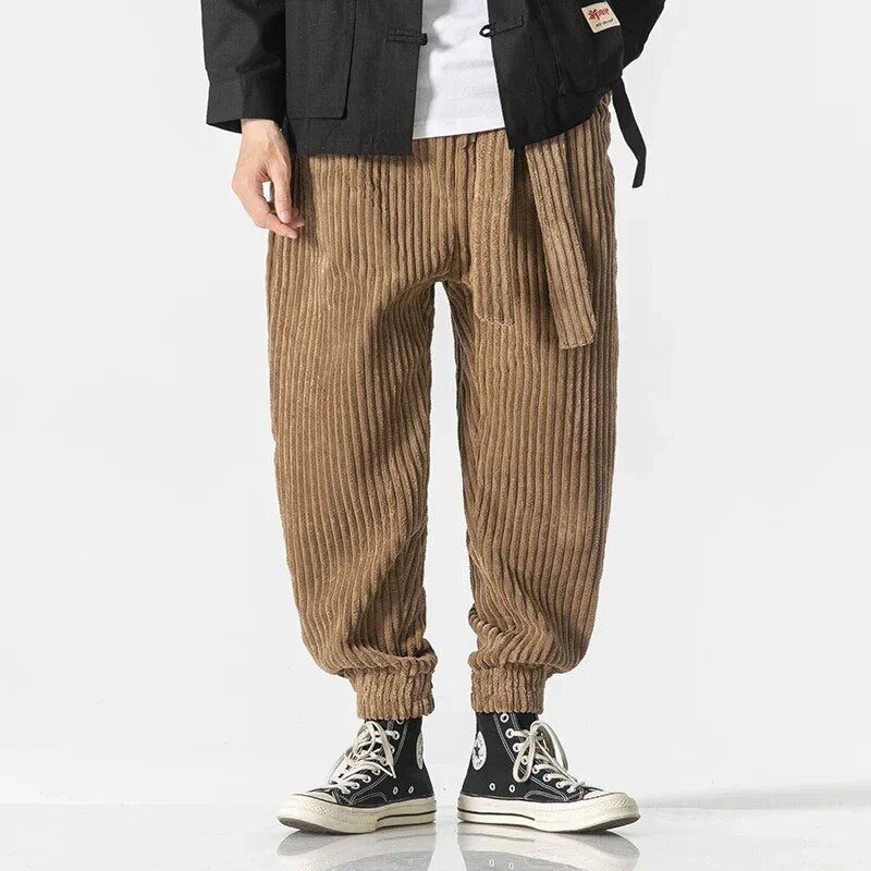 Andrew | Stijlvolle corduroy broek in de kleur Khaki voor heren in stijl ideaal voor de herfst.