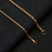 Roestvrijstalen vergulde armband en ketting set, gemaakt van hoogwaardig 316L roestvrij staal met een luxe vergulde afwerking. Geschikt voor zowel mannen als vrouwen en perfect om elke outfit te verfraaien.