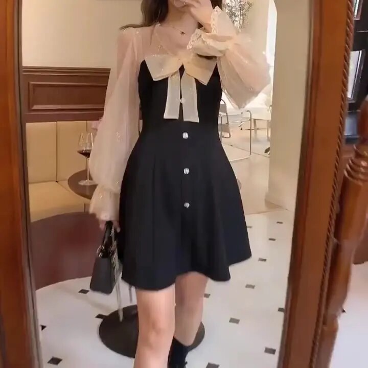 Annela | Dames lange mouw mini feestjurk in de kleur Zwart voor dames in Party stijl ideaal voor de lente.