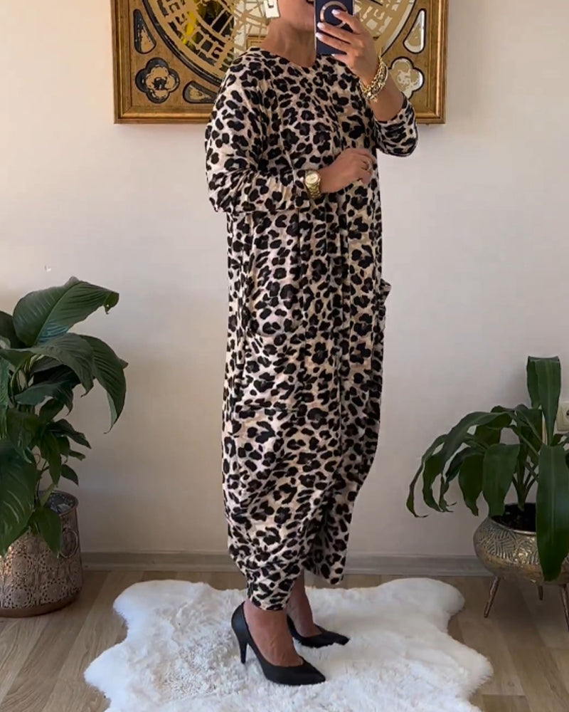 Aritia | Elegante Jurk met zakken en luipaardprint in de kleur Zwart voor dames in stijl ideaal voor de herfst.