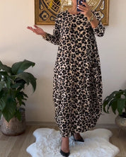 Aritia | Elegante Jurk met zakken en luipaardprint in de kleur Zwart voor dames in stijl ideaal voor de herfst.