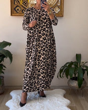 Aritia | Elegante Jurk met zakken en luipaardprint in de kleur Zwart voor dames in stijl ideaal voor de herfst.