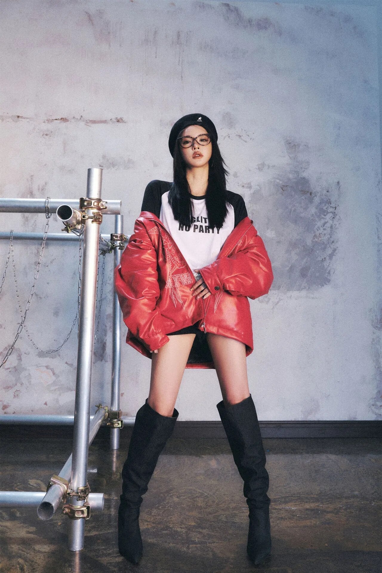 Aukje | Stijlvol straatracejack in de kleur Rood voor dames in stijl ideaal voor de herfst.