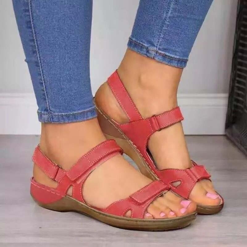 Bambi Sandalen | Ergonomische damessandalen inclusief klittenbandsluiting in de kleur Roze voor dames in stijl ideaal voor de herfst.