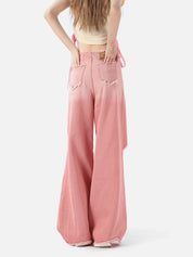 Beatrice | Losvallende jeans met franje en letters in de kleur Roze voor dames in stijl ideaal voor de herfst.