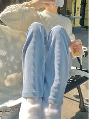 Bernadette | Corduroy broek met wijdere pijpen in de kleur Blauw voor dames in stijl ideaal voor de herfst.