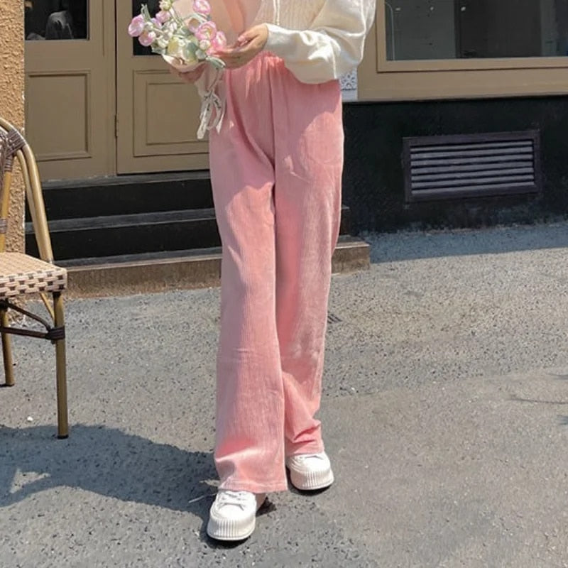 Bernadette | Corduroy broek met wijdere pijpen in de kleur Roze voor dames in stijl ideaal voor de herfst.