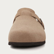 Birken | Suède instapsloffen met gesp in de kleur Beige voor heren in Heritage stijl geschikt voor alle seizoenen.
