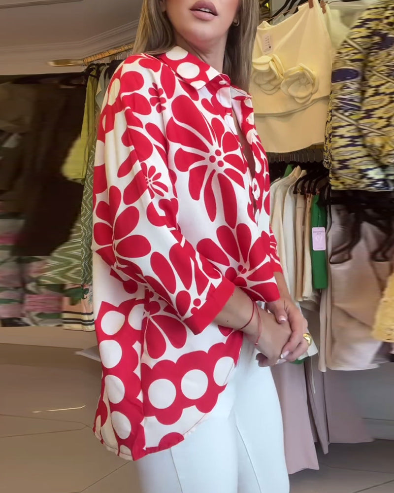 Blouse met bloemen en revers in de kleur Rood/Wit voor dames in stijl ideaal voor de lente.