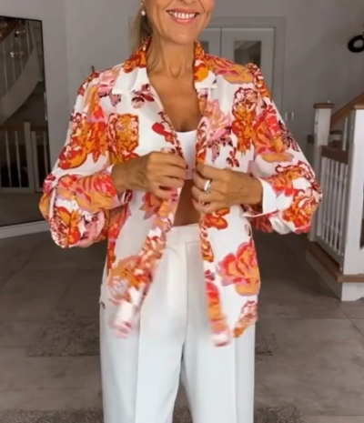 Blouse met bloemenprint en V-hals in de kleur Bloemen voor dames in stijl ideaal voor de herfst.