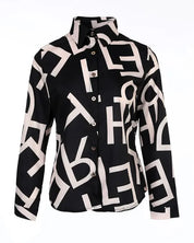 Blouse met letterprintje in de kleur Zwart voor dames in stijl ideaal voor de lente.
