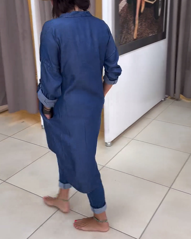 Blouse met ongelijke knoopsluiting en letterprint in de kleur Blauw voor dames in stijl ideaal voor de herfst.