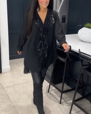 Blouse met ruches en elegante stijl in de kleur Zwart voor dames in stijl ideaal voor de herfst.