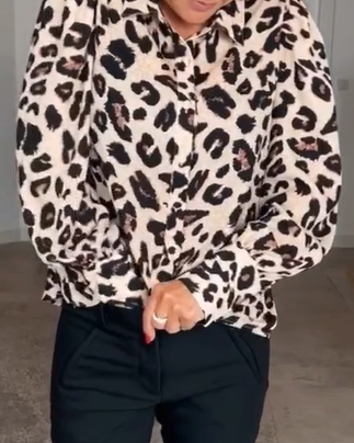 Blouse met tijgerprint en V-hals in de kleur Luipaard voor dames in stijl ideaal voor de herfst.