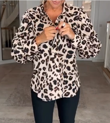 Blouse met tijgerprint en V-hals in de kleur Luipaard voor dames in stijl ideaal voor de herfst.