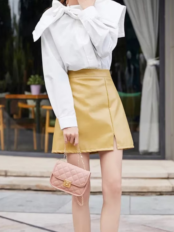 Camille Gewatteerde Telefoontas | Casual & Trendy in de kleur Wit voor dames in stijl geschikt voor alle seizoenen.