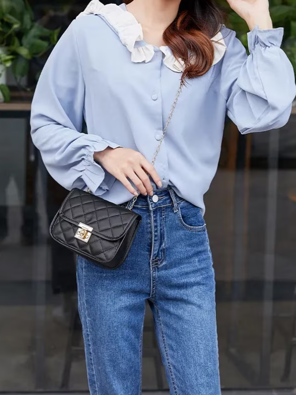 Camille Gewatteerde Telefoontas | Casual & Trendy in de kleur Wit voor dames in stijl geschikt voor alle seizoenen.