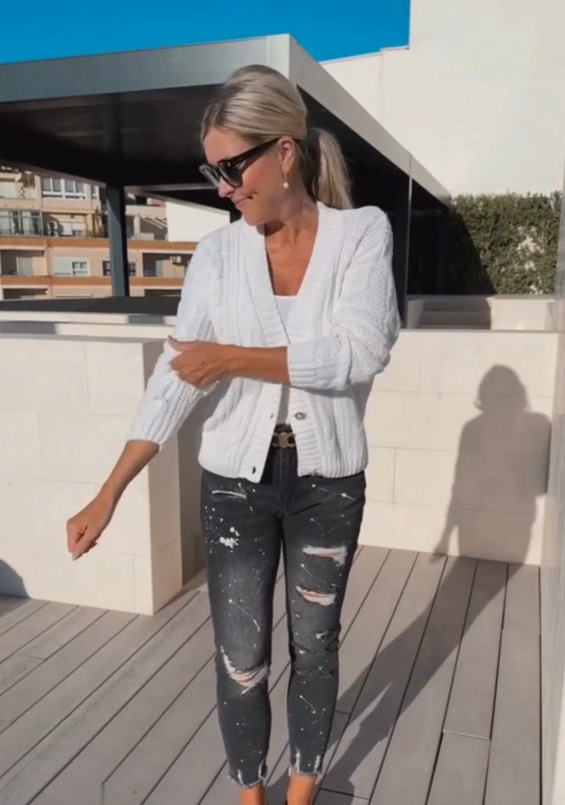 Cardigan met knoopjes in de kleur Wit voor dames in stijl ideaal voor de herfst.