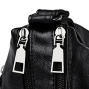 Carly Messenger Tas | Praktisch & vintage in de kleur Zwart voor dames in stijl geschikt voor alle seizoenen.