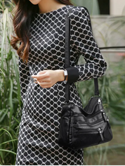 Carly Messenger Tas | Praktisch & vintage in de kleur Zwart voor dames in stijl geschikt voor alle seizoenen.