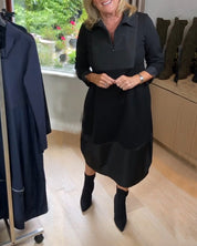 Casual jurk met revers en patchwork in de kleur Zwart voor dames in stijl ideaal voor de herfst.