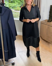 Casual jurk met revers en patchwork in de kleur Zwart voor dames in stijl ideaal voor de herfst.