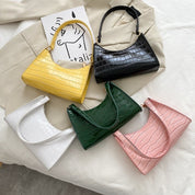 Celine Bag | Fashionable handtas voor dames in de kleur Roze voor dames in stijl geschikt voor alle seizoenen.