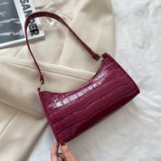 Celine Bag | Fashionable handtas voor dames in de kleur Paars voor dames in stijl geschikt voor alle seizoenen.