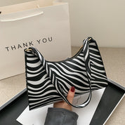 Celine Bag | Fashionable handtas voor dames in de kleur Zebra voor dames in stijl geschikt voor alle seizoenen.