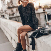 Celine | Zilveren glitterjurk met open rug in de kleur Zwart voor dames in Party stijl ideaal voor de herfst.