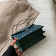 Charlize Crossbody Tas | Een stijlvolle & praktische schoudertas in de kleur Zwart voor dames in stijl geschikt voor alle seizoenen.