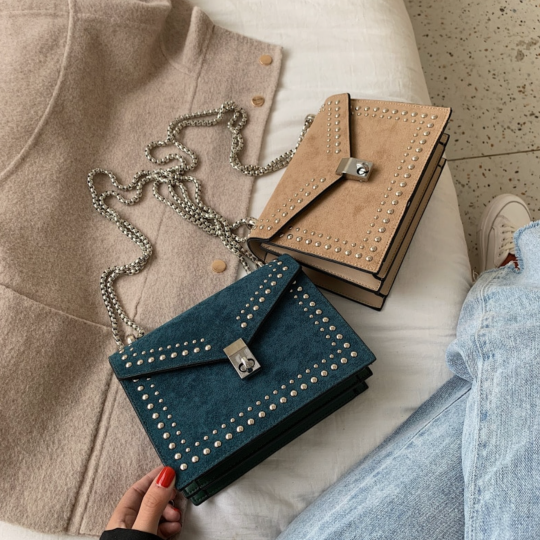 Charlize Crossbody Tas | Een stijlvolle & praktische schoudertas in de kleur Zwart voor dames in stijl geschikt voor alle seizoenen.