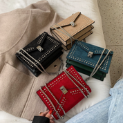 Charlize Crossbody Tas | Een stijlvolle & praktische schoudertas in de kleur Zwart voor dames in stijl geschikt voor alle seizoenen.