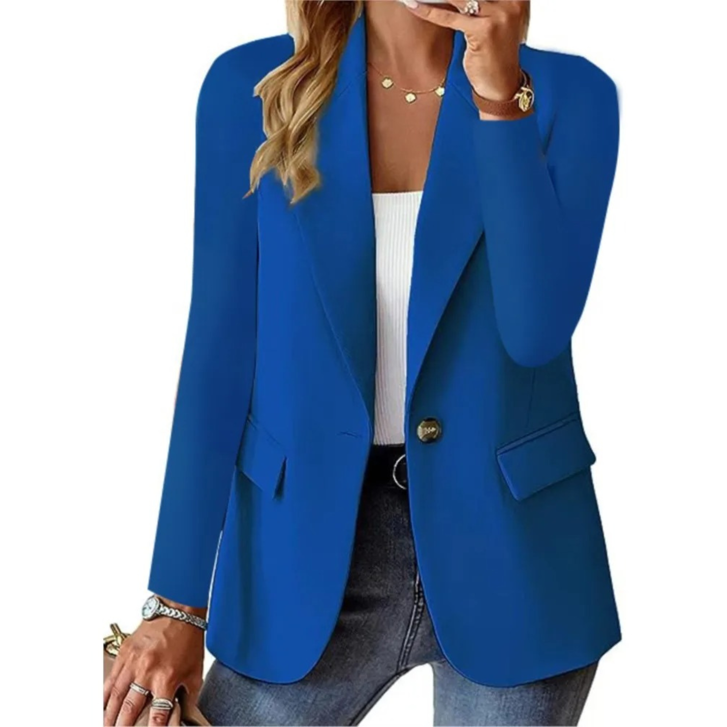 Stijlvolle damesblazer, perfect voor een veelzijdige en trendy look. Deze casual blazer met een effen design en lange mouwen is een must-have item voor elke vrouw. Geniet van een elegante uitstraling, comfortabele pasvorm en een handige zak met gesp voor een modieuze touch.