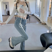 Charlotte | Uitlopende spijkerbroek | Hoge taille in de kleur Blauw voor dames in stijl ideaal voor de lente.