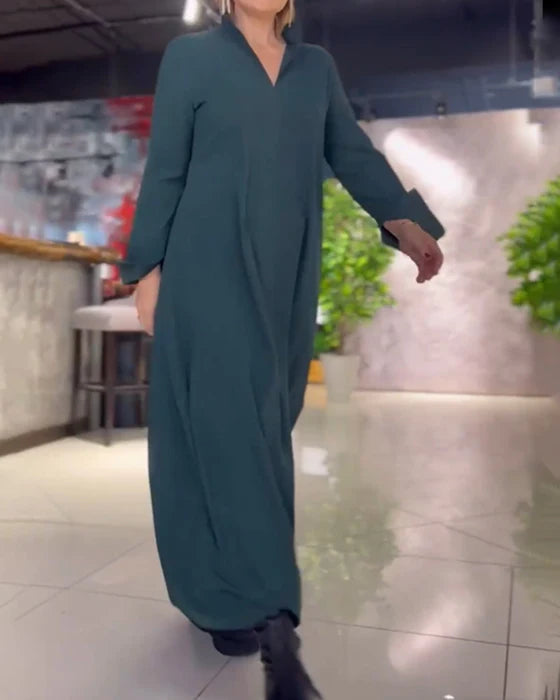Chloe | Losse lange jurk met zijsplit in de kleur Groen voor dames in Lounge stijl ideaal voor de herfst.