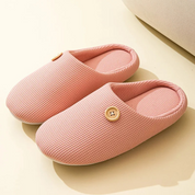 Comfortabele traagschuim slippers in de kleur Roze voor dames in Beach stijl geschikt voor alle seizoenen.