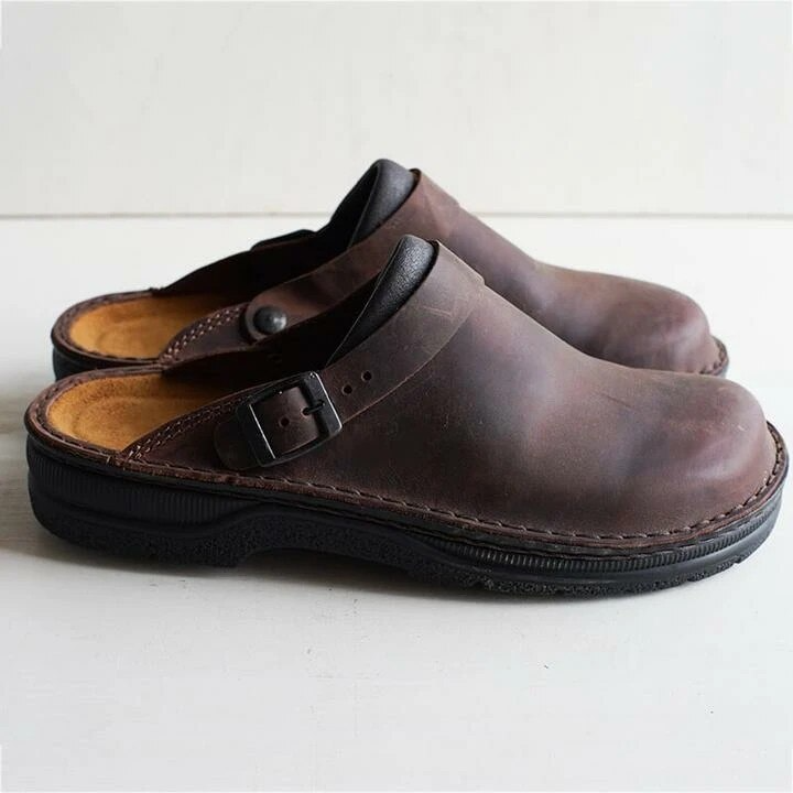 Slip-on herenschoen - een must-have voor stijl en comfort. Gemaakt van hoogwaardig leer, met een ergonomisch ontwerp voor maximale ondersteuning en gemakkelijk aan en uit te trekken.