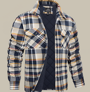 Fleecejack met trendy ruitpatroon en comfortabele voering, ideaal voor koude omstandigheden. Perfecte combinatie van warmte en stoere stijl voor mannen. Perfect voor dagelijks gebruik of een wandeling in de natuur.