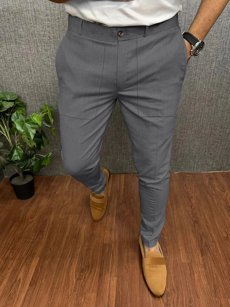 Daan | Stijlvolle potloodbroek voor heren in de kleur Donkergrijs voor heren in stijl ideaal voor de lente.