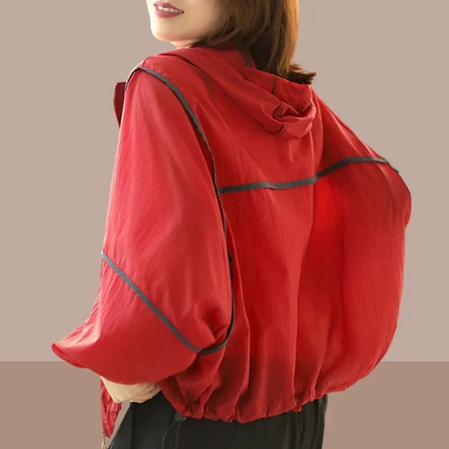 Danya | Luchtige zomer hoodie jas in de kleur Rood voor dames in Lounge stijl ideaal voor de lente.