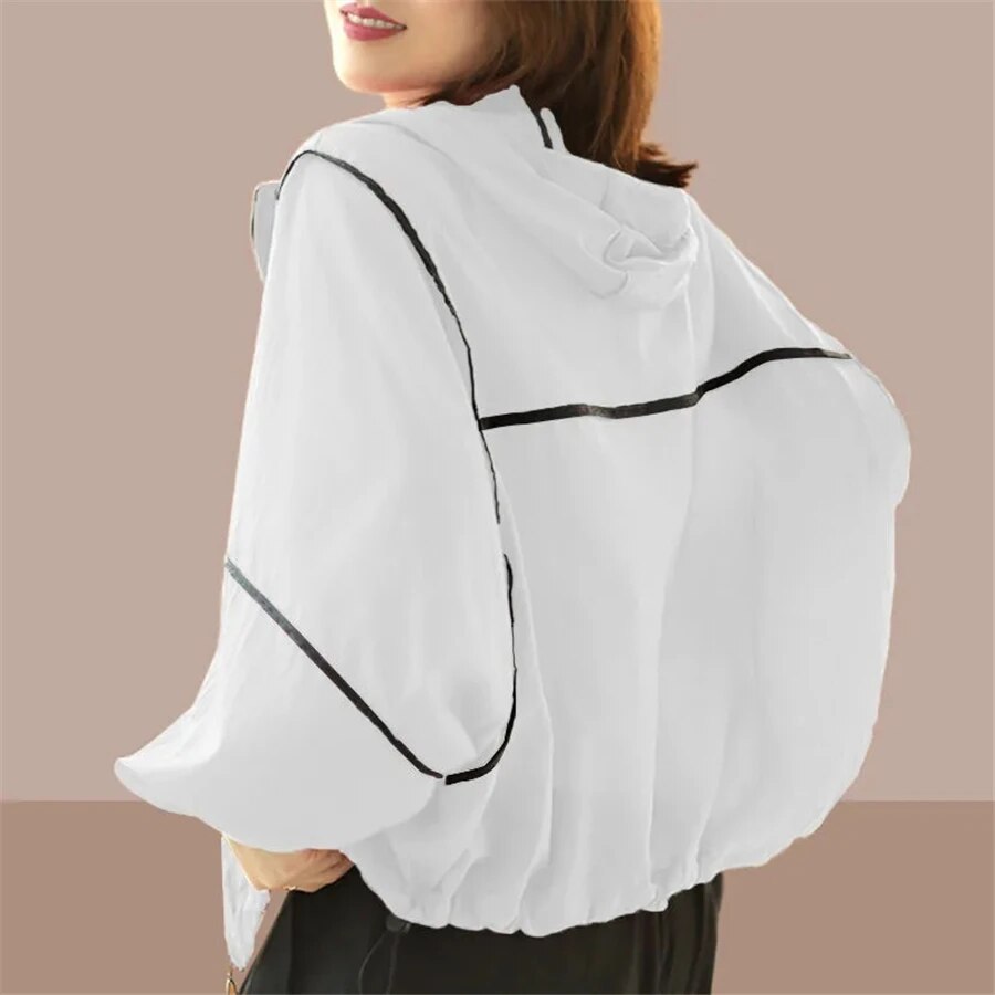 Danya | Luchtige zomer hoodie jas in de kleur Wit voor dames in Lounge stijl ideaal voor de lente.