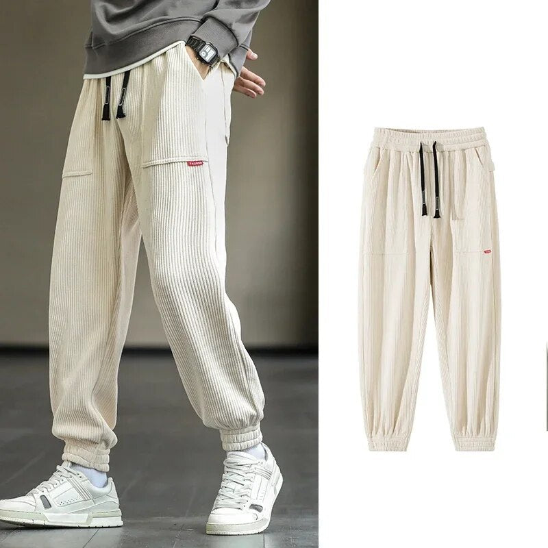 Darrell | Trendy ribfluwelen joggers in de kleur Beige voor heren in Lounge stijl ideaal voor de herfst.