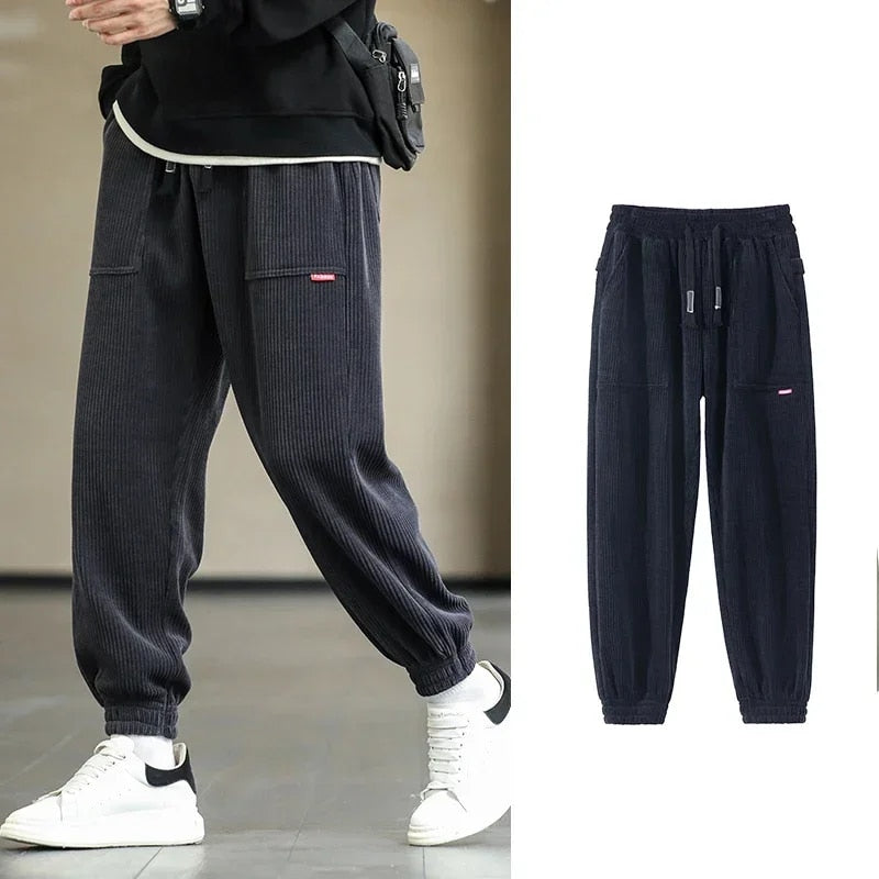Darrell | Trendy ribfluwelen joggers in de kleur Donkergrijs voor heren in Lounge stijl ideaal voor de herfst.