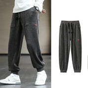 Darrell | Trendy ribfluwelen joggers in de kleur Grijs voor heren in Lounge stijl ideaal voor de herfst.