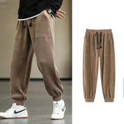 Darrell | Trendy ribfluwelen joggers in de kleur Khaki voor heren in Lounge stijl ideaal voor de herfst.